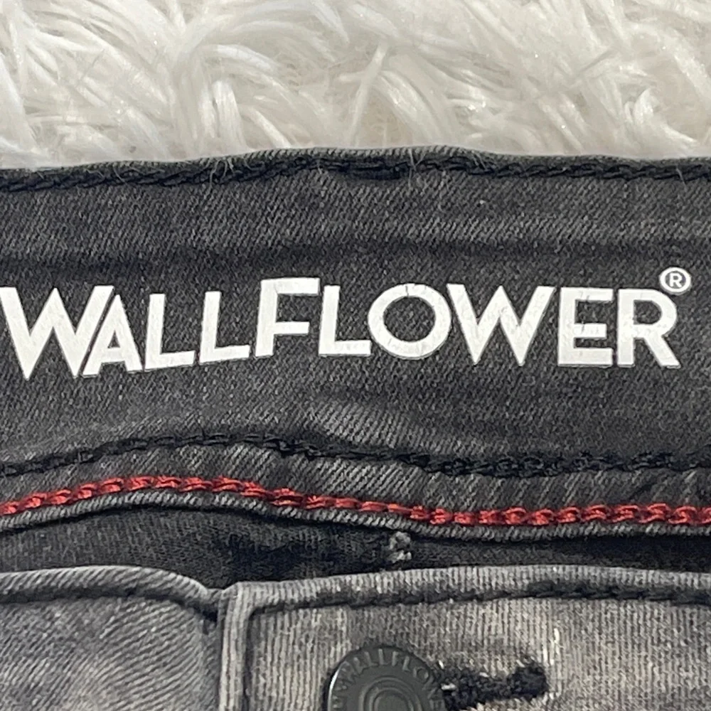 Wallflower Skinny FLIRTY CURVY HIGH RISE  Women's Charcoal High-Rise Jeans 9